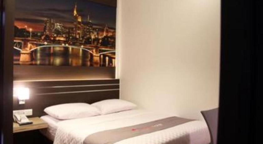 Neotel Hotel City Centre Tanjung Redep Eksteriør billede